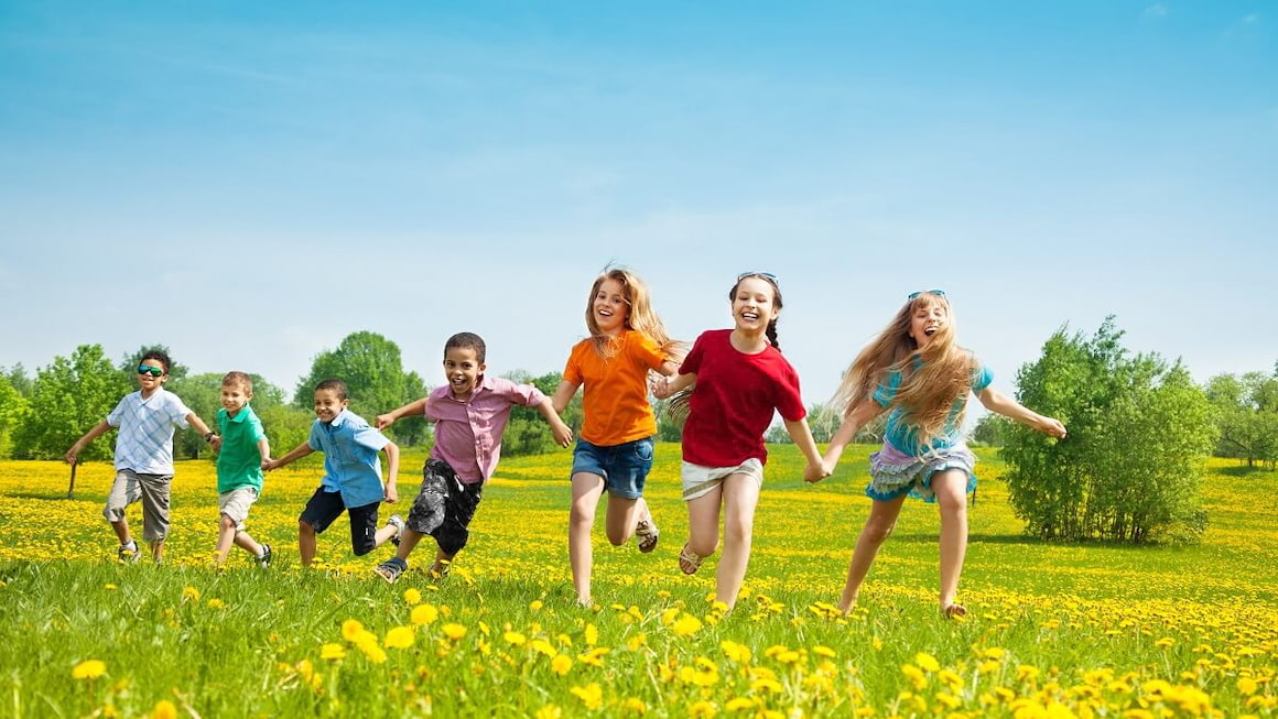 Activități de vacanță care îi mențin pe copii curioși și le îmbunătățesc atenția