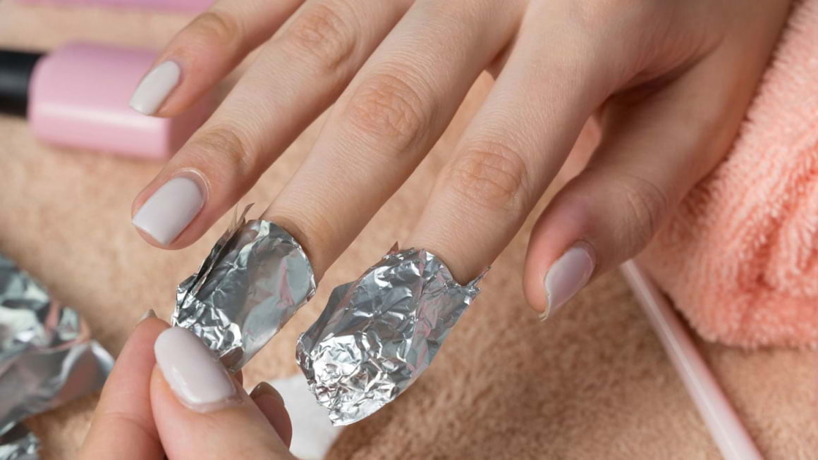 Cum sa indepartezi manichiura cu gel fara sa iti distrugi unghiile naturale