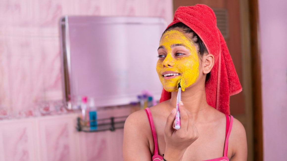 Masti faciale pe baza de turmeric pentru ten iritat