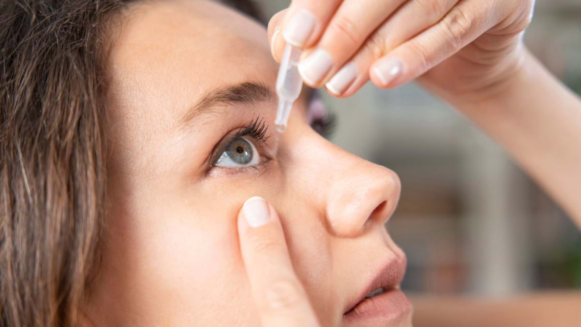 Lacrimile artificiale: cand sunt recomandate si cum actioneaza