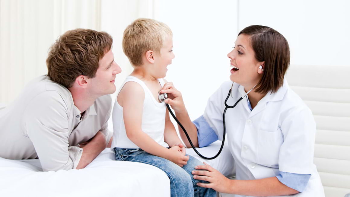 Mersul la doctor cu copilul – cum tratezi situatia