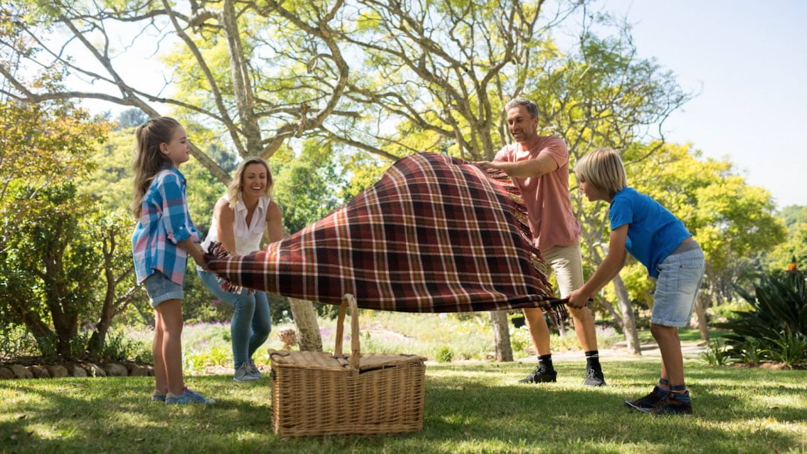 Activități de weekend: ce să pui în coșul pentru picnic?