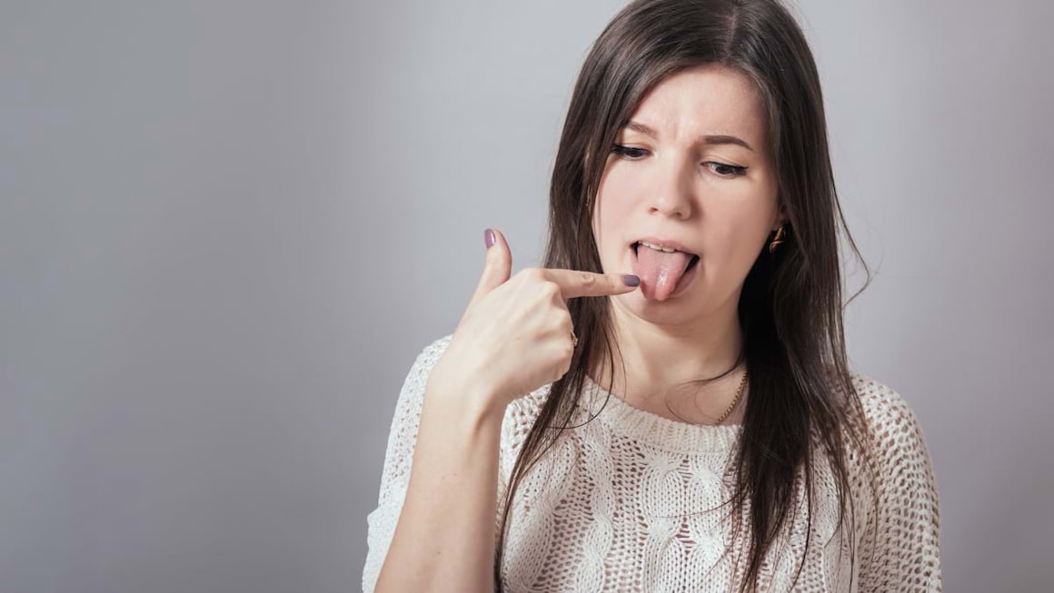 Limba crăpată poate fi cauzată de lipsa de zinc și vitamine B