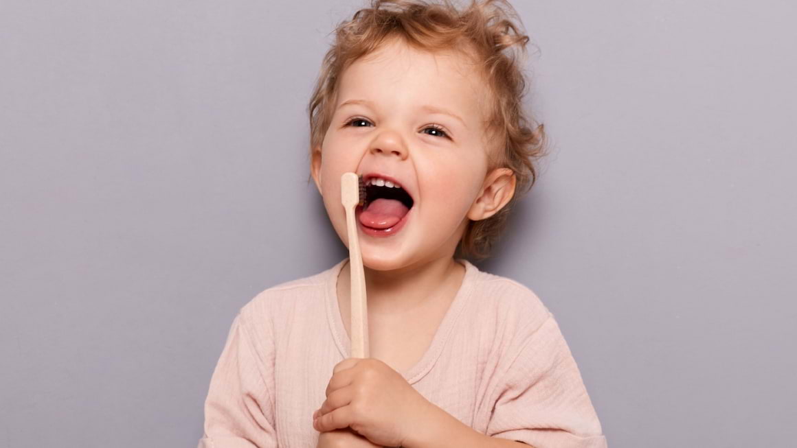 Igiena dentara la copii - cum ii inveti pe cei mici sa adopte obiceiuri sanatoase