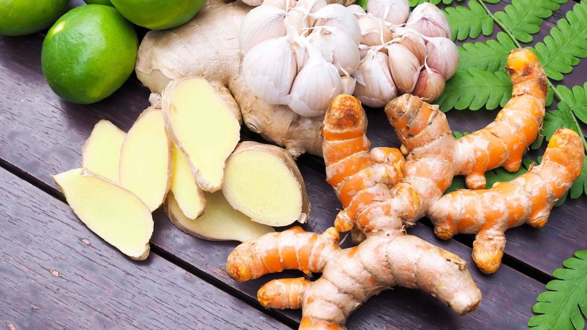 Topul condimentelor cu proprietati anticancerigene: turmeric, usturoi, ghimbir