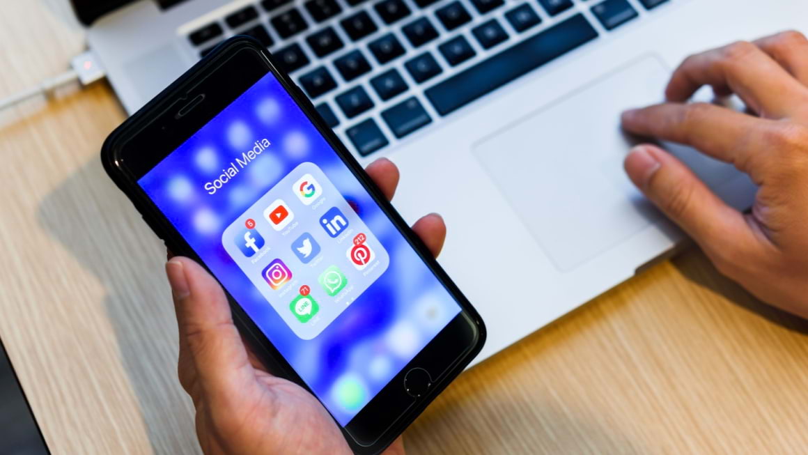 Smartphone-urile, asociate cu sindromul de tunel carpian?