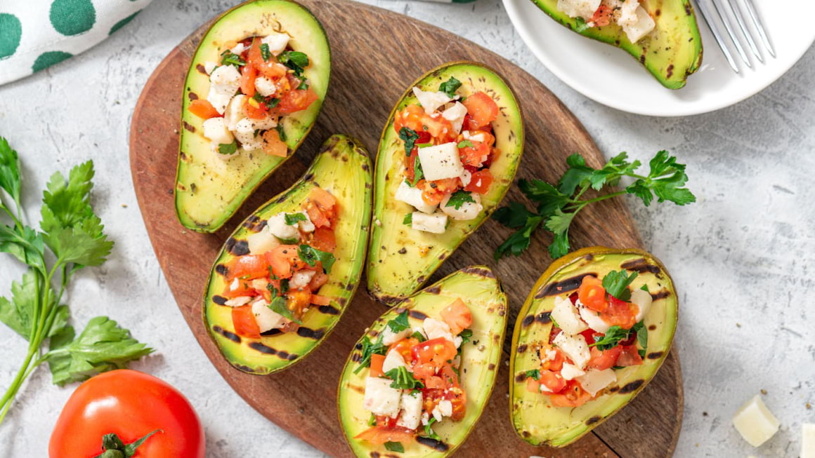 Avocado umplut: 3 rețete sănătoase
