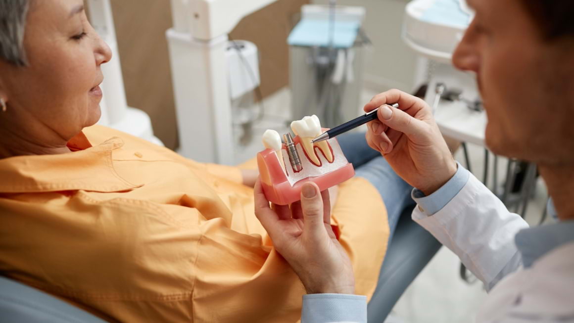 Periimplantita: cauze, simptome și tratament