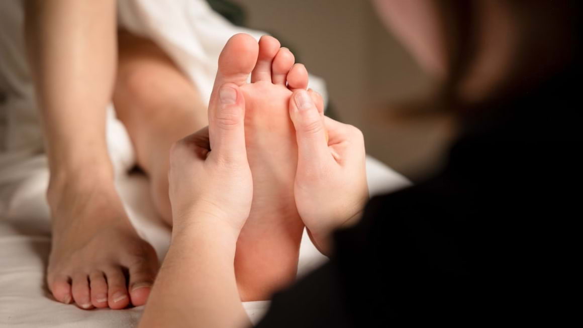 Medicina alternativa si glanda tiroida: pot fi de ajutor acupunctura si reflexoterapia?
