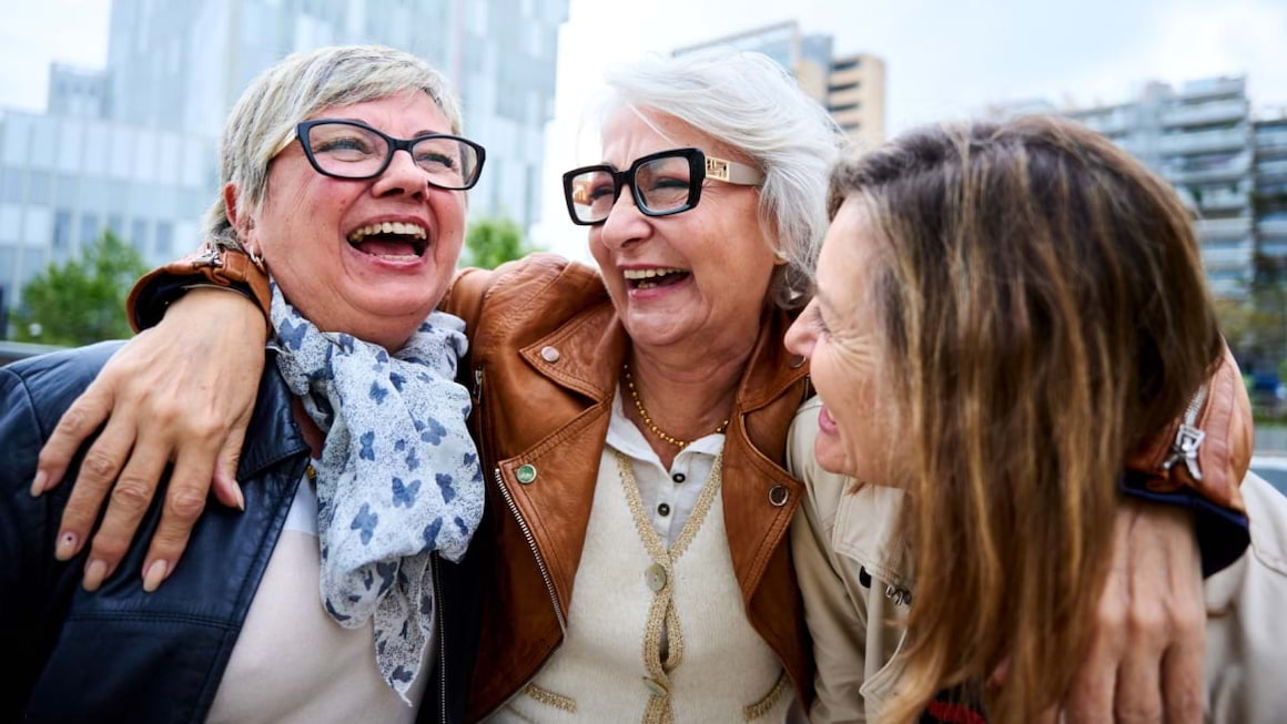 Hormonul stresului, mai scăzut la vârstnicele care socializează