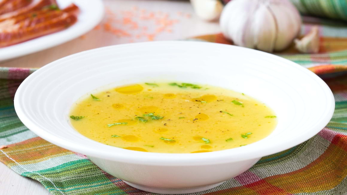 Reteta: supa de pui si turmeric, cu efecte antiinflamatoare