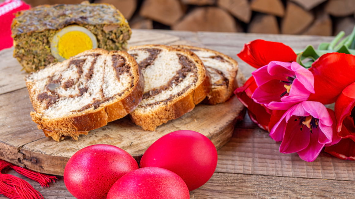 Câte calorii au preparatele tradiționale de Paște: drobul, cozonacul, pasca și friptura de miel?