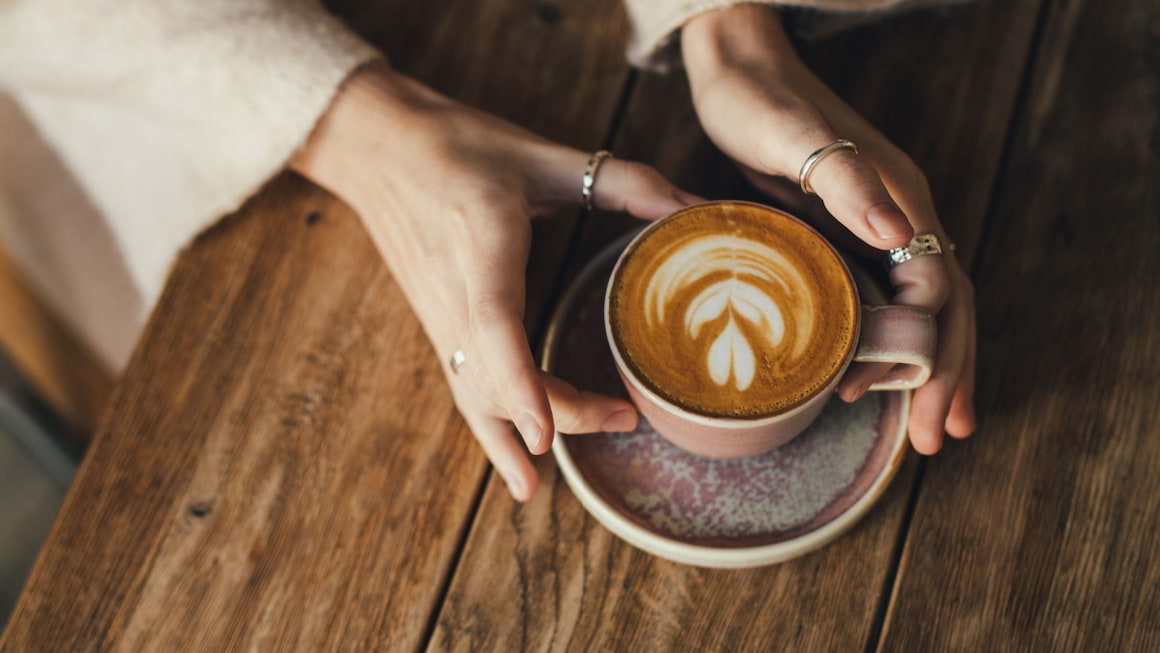 3 cani de cafea pe zi injumatatesc riscul de deces in caz de coinfectie VHC/HIV