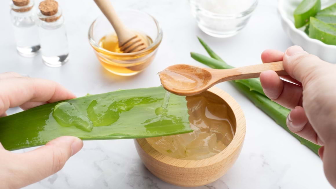 5 ingrediente naturale cu care poti curata tenul gras