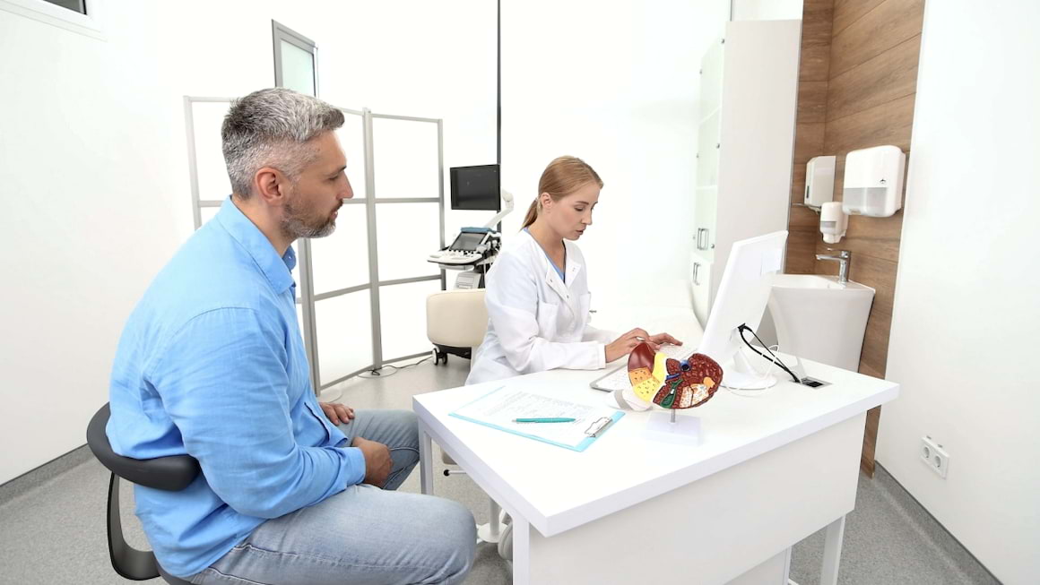 Pacientii cu hepatita C si HIV se confrunta cu un risc mai ridicat de boli hepatice