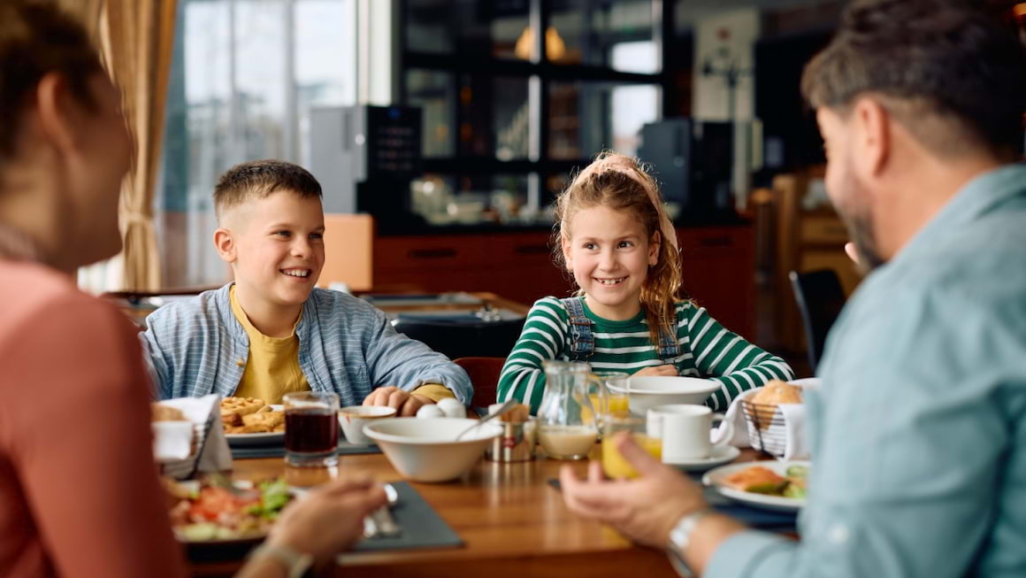 Sfaturi de pret pentru parintii care vor sa manance cu copiii la restaurant