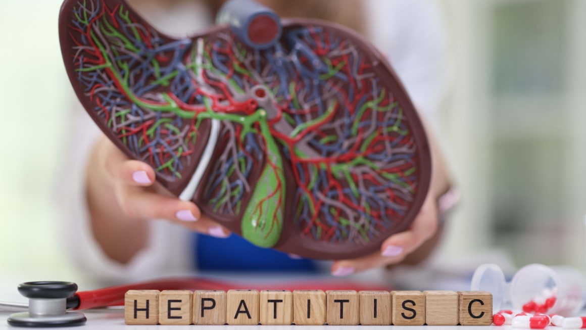 Simptome asociate hepatitei care ar trebui sa te trimita de urgenta la medic