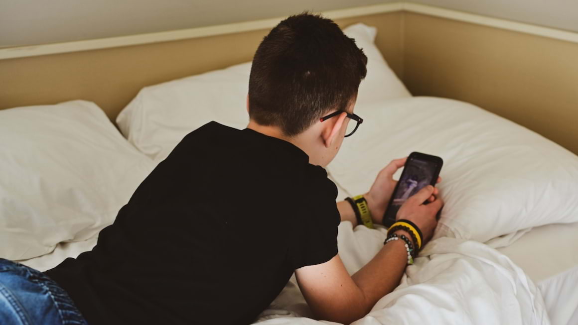 Sunt telefoanele inteligente benefice sau nu pentru sanatatea mentala a copiilor?
