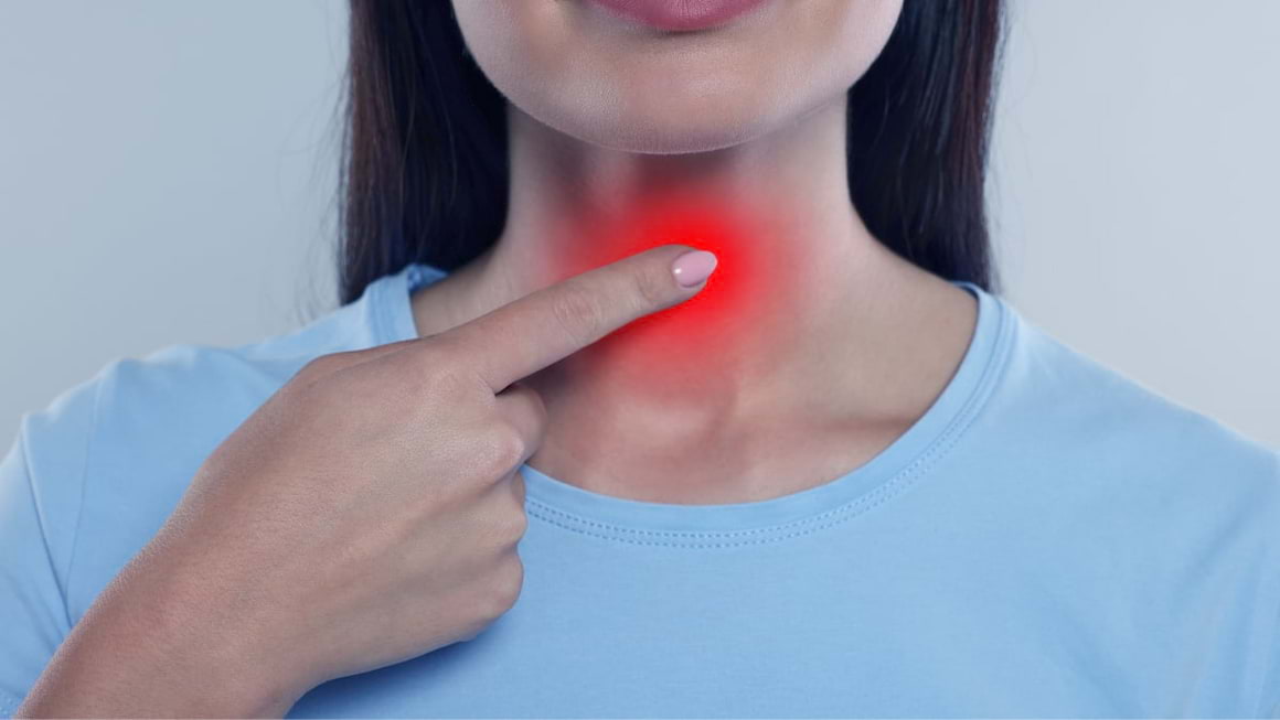 Cancerul tiroidian: cauze, simptome & tratament