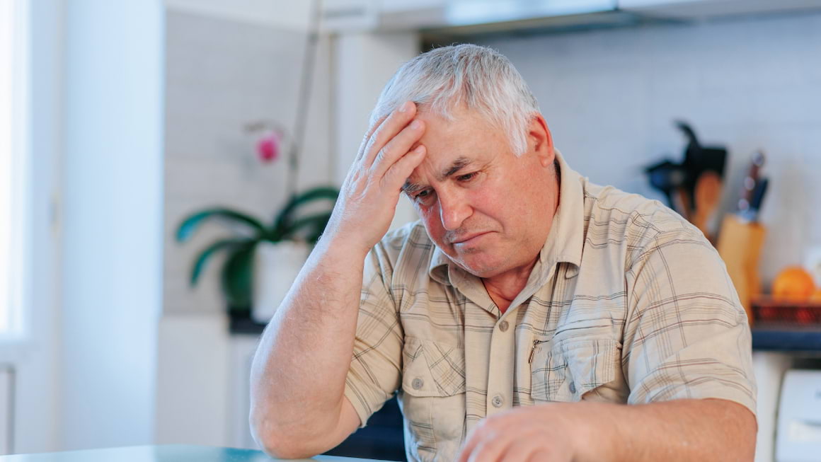 Gândirea negativă persistentă crește riscul de Alzheimer [studiu]