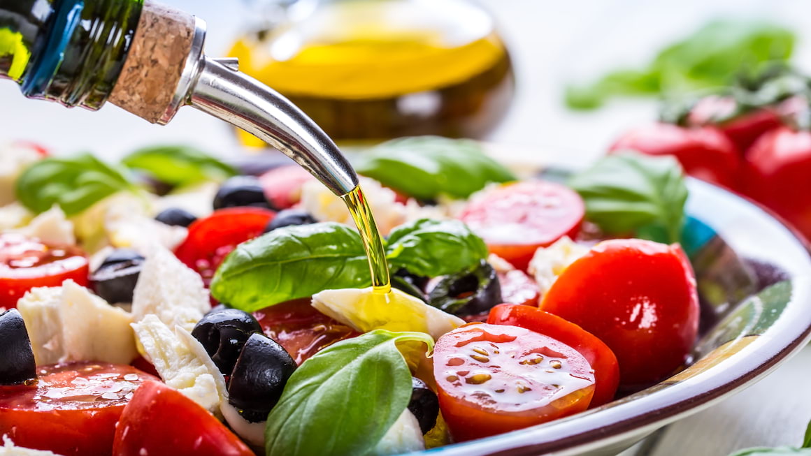 Dieta mediteraneană ar putea atenua durerea cronică asociată cu obezitatea