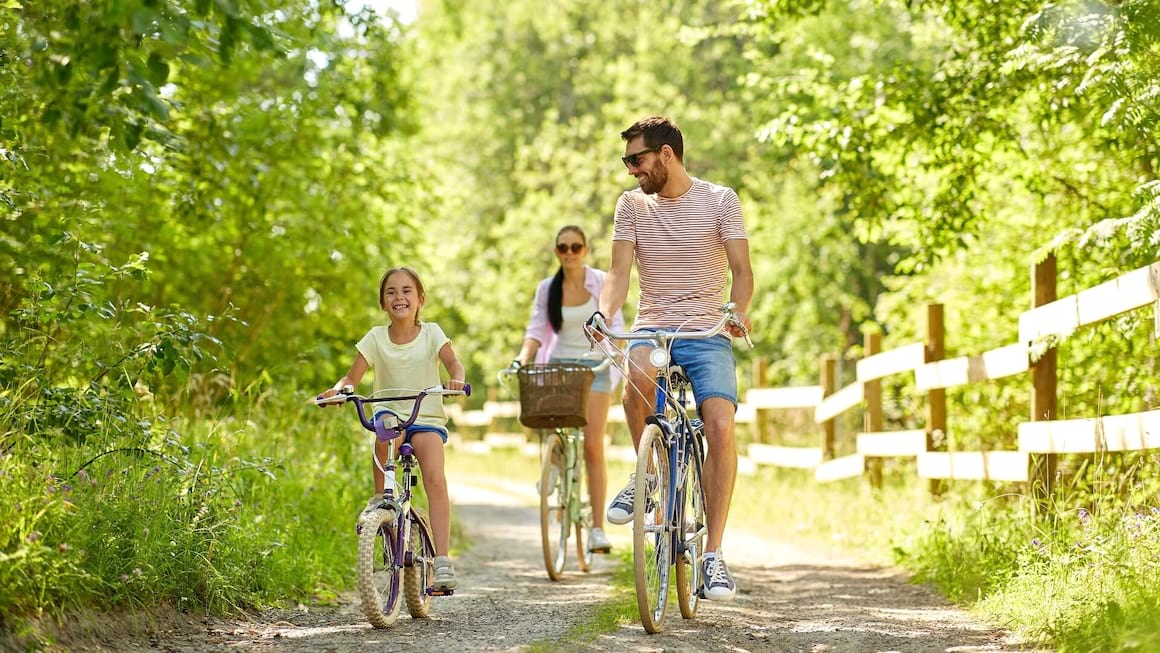 Beneficiile mersului pe bicicletă și recomandări pentru toate vârstele