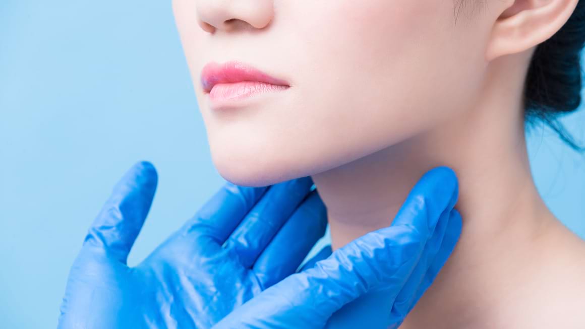 Cancerul tiroidian: cauze, simptome & tratament