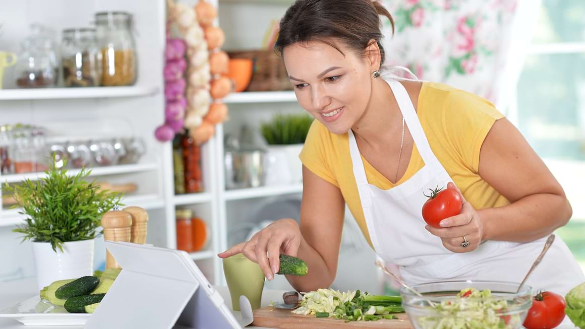 Ce să mănânci ca să fii mai frumoasă. Cei 5 nutrienţi ai frumuseţii