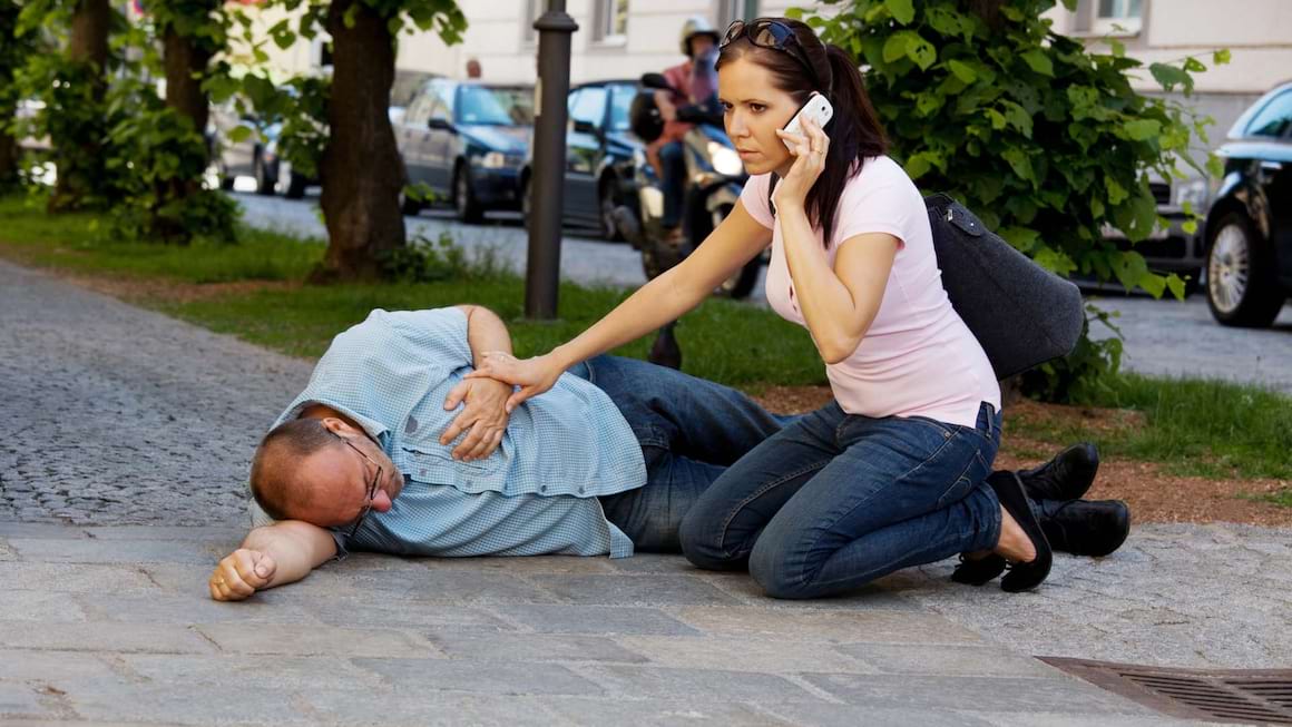Ce sa faci daca cineva are un accident vascular cerebral (AVC)