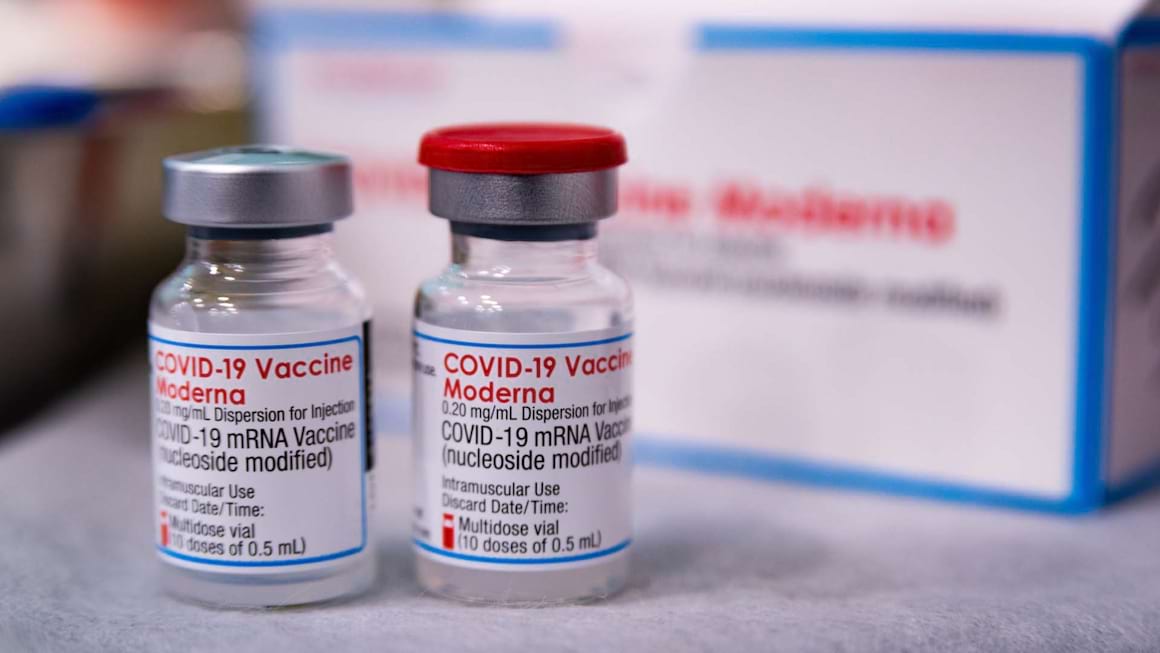 Doza booster cu vaccinul Moderna protejeaza impotriva variantei Omicron