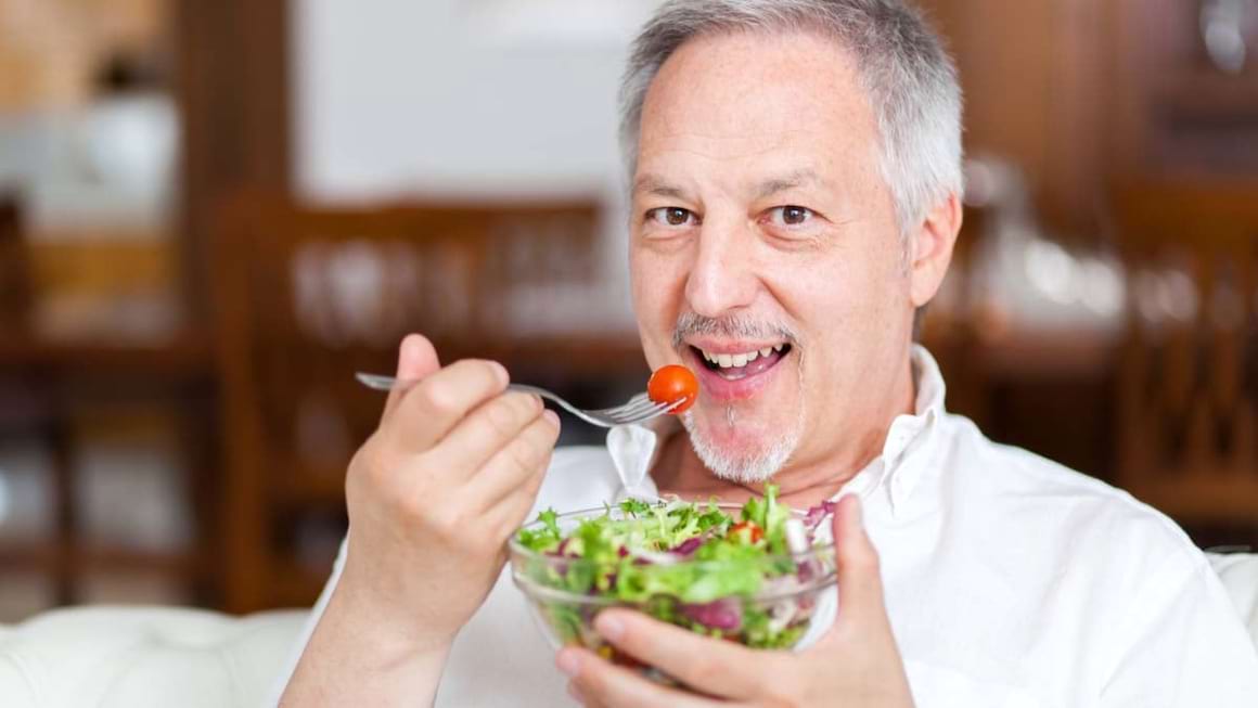 Dieta "MIND" (a mintii) incetineste declinul cognitiv la cei care au avut un AVC