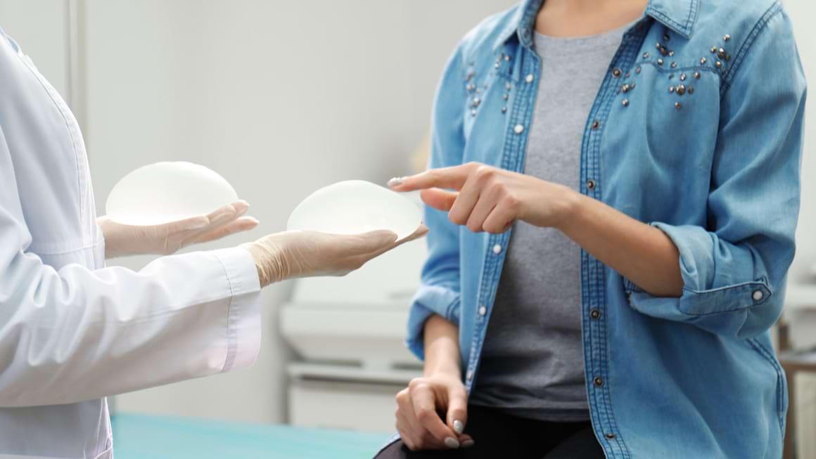 Implanturile de proteze mamare: ce e bine sa stii?