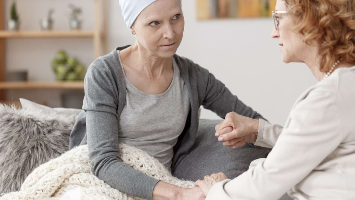 Cum poti sa ajuti o colega sau prietena diagnosticata cu cancer mamar |Sfaturi pentru apartinatori
