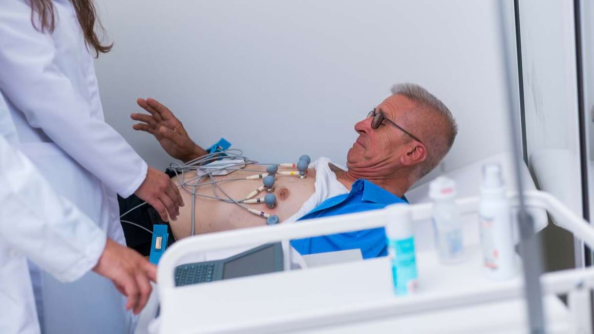 Electrocardiograma (EKG), utila in diagnosticul afectiunilor cardiovasculare, alaturi de valorile colesterolului