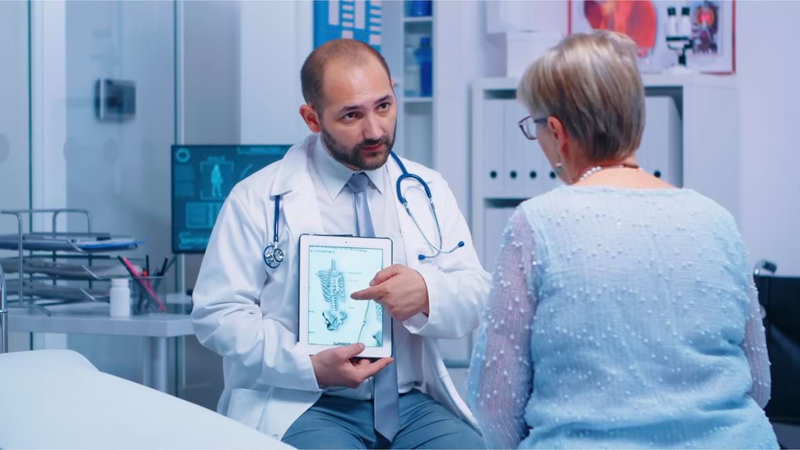 Osteoporoza: Ce este? Simptome si Tratament