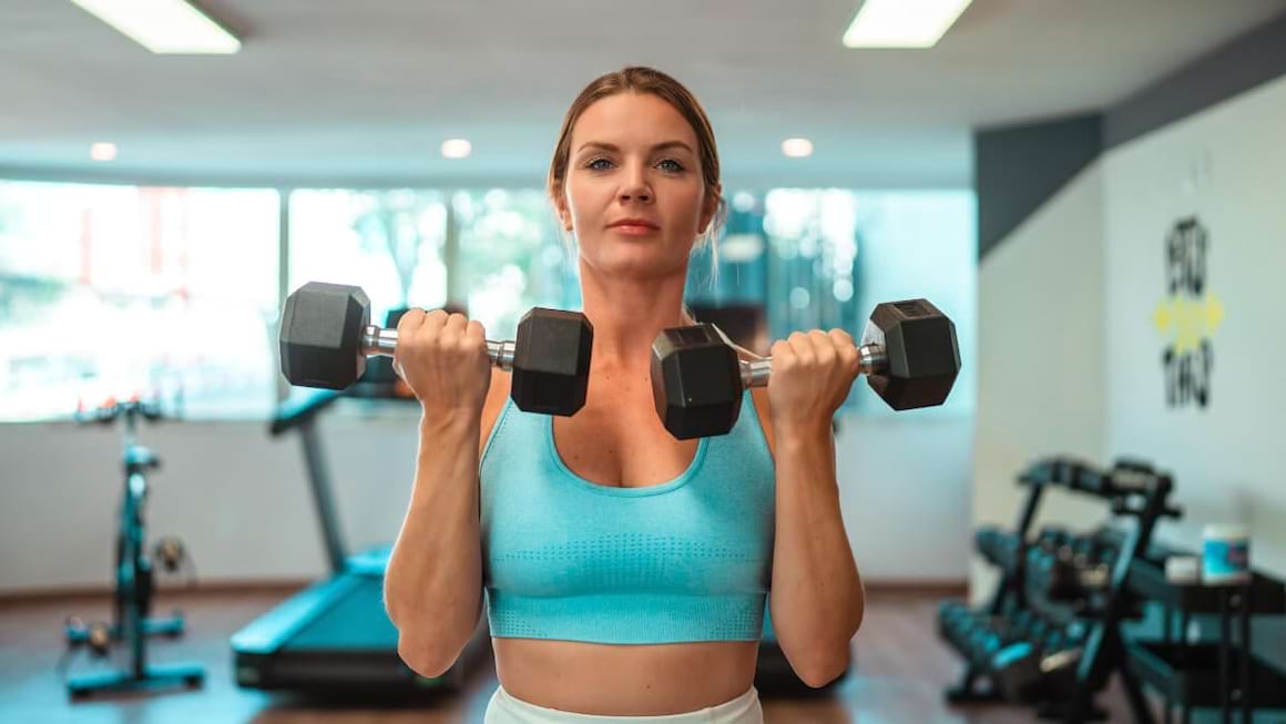 Antrenamentele cardio vs cele cu greutati - ce alegi daca vrei sa slabesti?