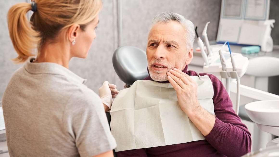 Osteita alveolară, cauza durerii după extracția molarilor de minte