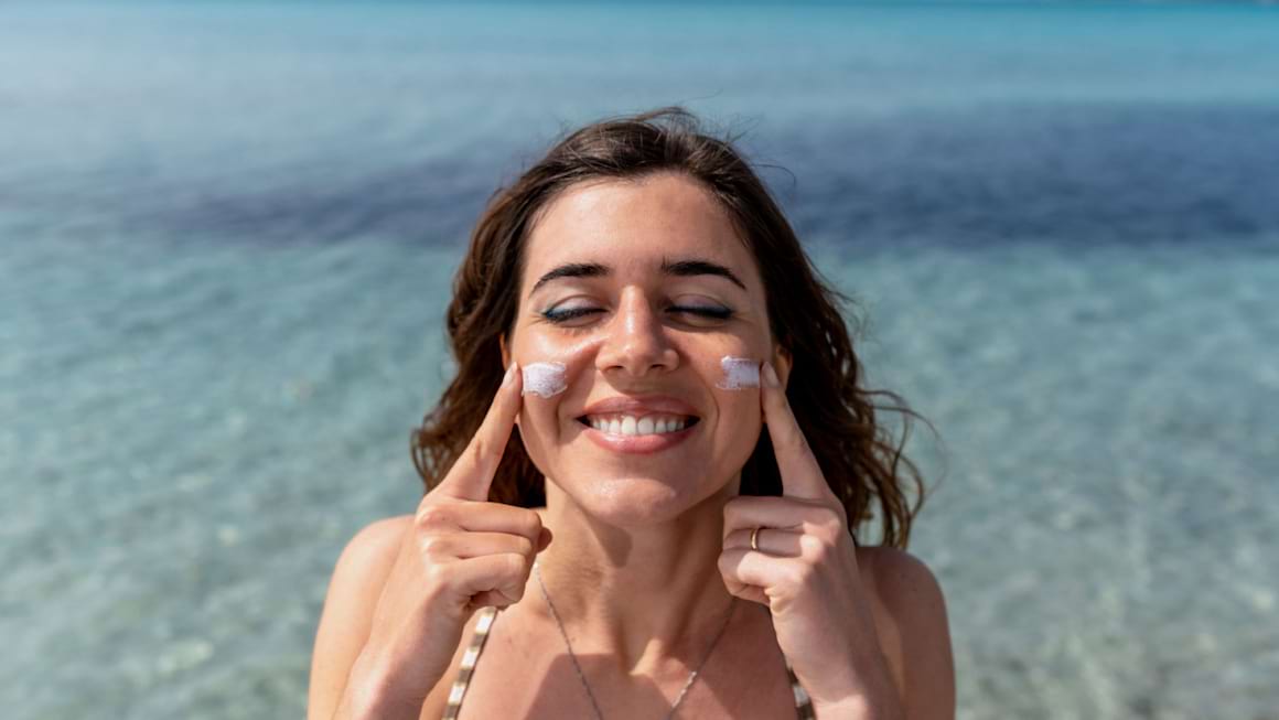 Soarele poate ajuta in caz de acnee, dermatita, psoriazis?