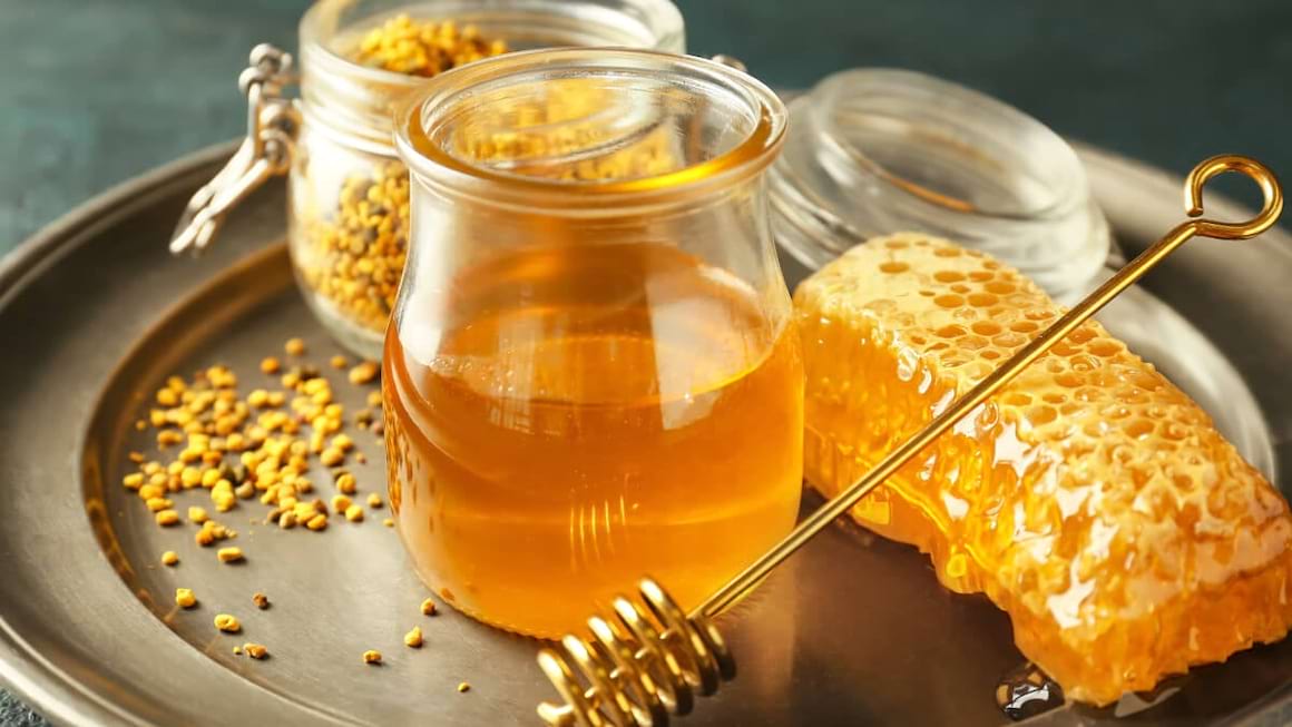Apiterapia: 10 produse ale stupului care fac minuni