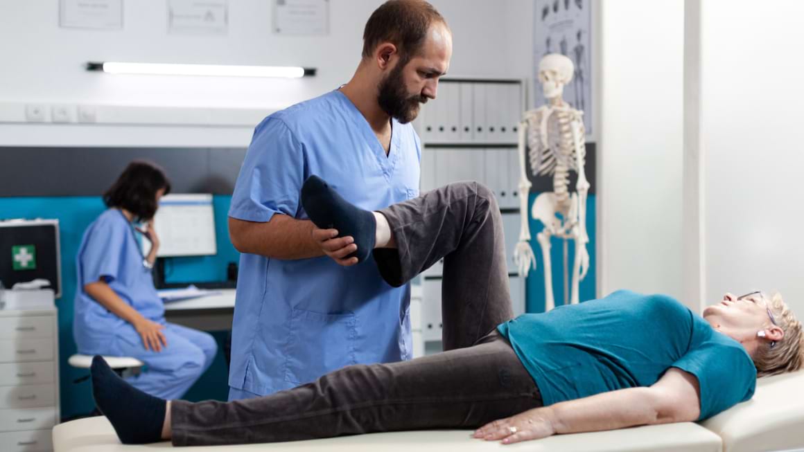 Kinetoterapia ca optiune de tratament in gonatroza