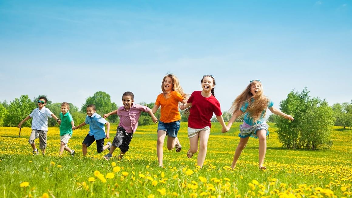 Activități de vacanță care îi mențin pe copii curioși și le îmbunătățesc atenția