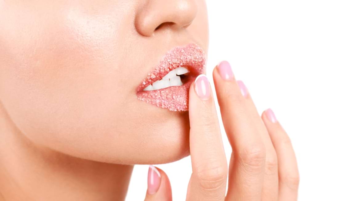 Scrub natural pentru buze: 5 retete usor de realizat