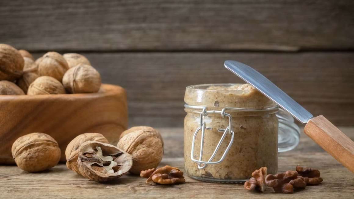 De ce ar trebui să consumi unt de alune și de nuci?