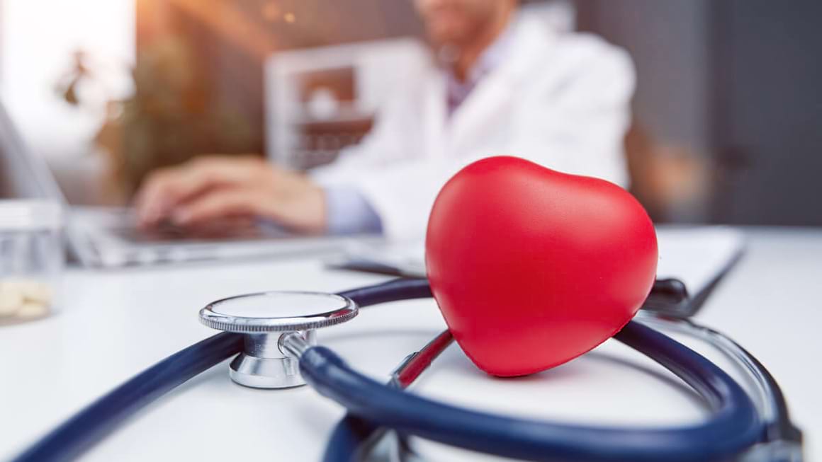 Colesterol mărit la tinerețe, risc de probleme cardiace la vârsta a doua [studiu]