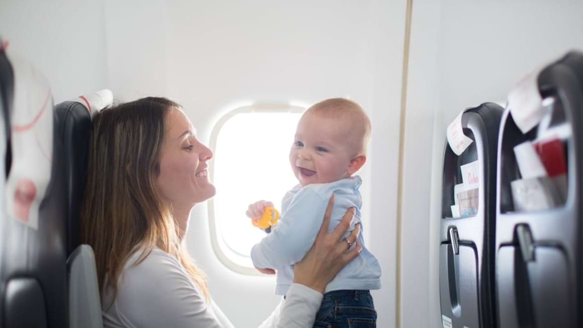 Cum te pregatesti pentru calatoria cu avionul a copilului