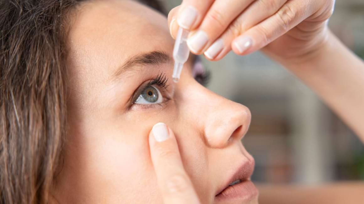 Lacrimile artificiale: cand sunt recomandate si cum actioneaza