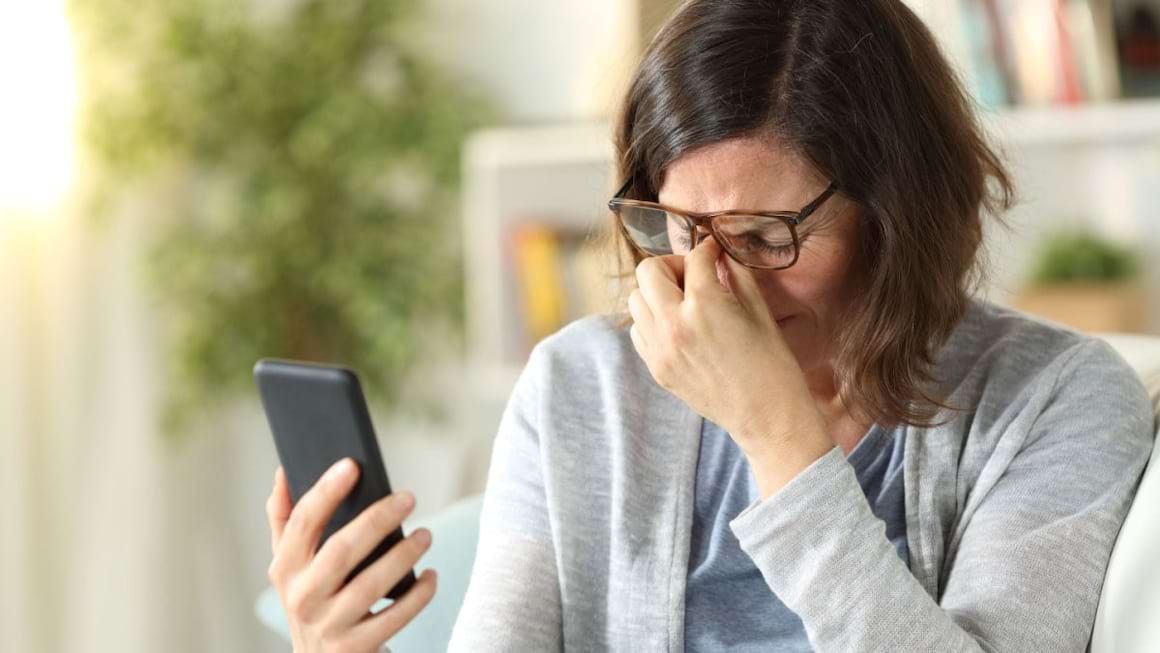 Presbiopia – necesitatea de a purta ochelari “de aproape”