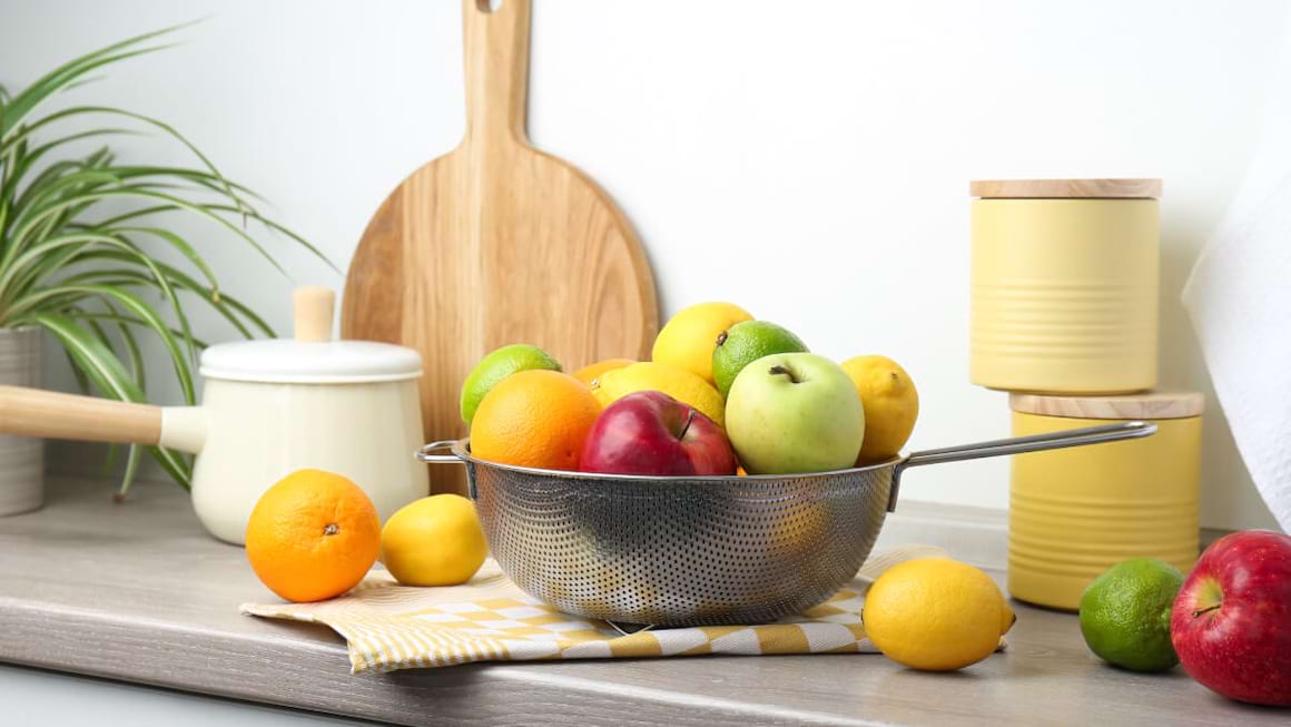 Ingredientul care te ajuta sa indepartezi pesticidele de pe fructe