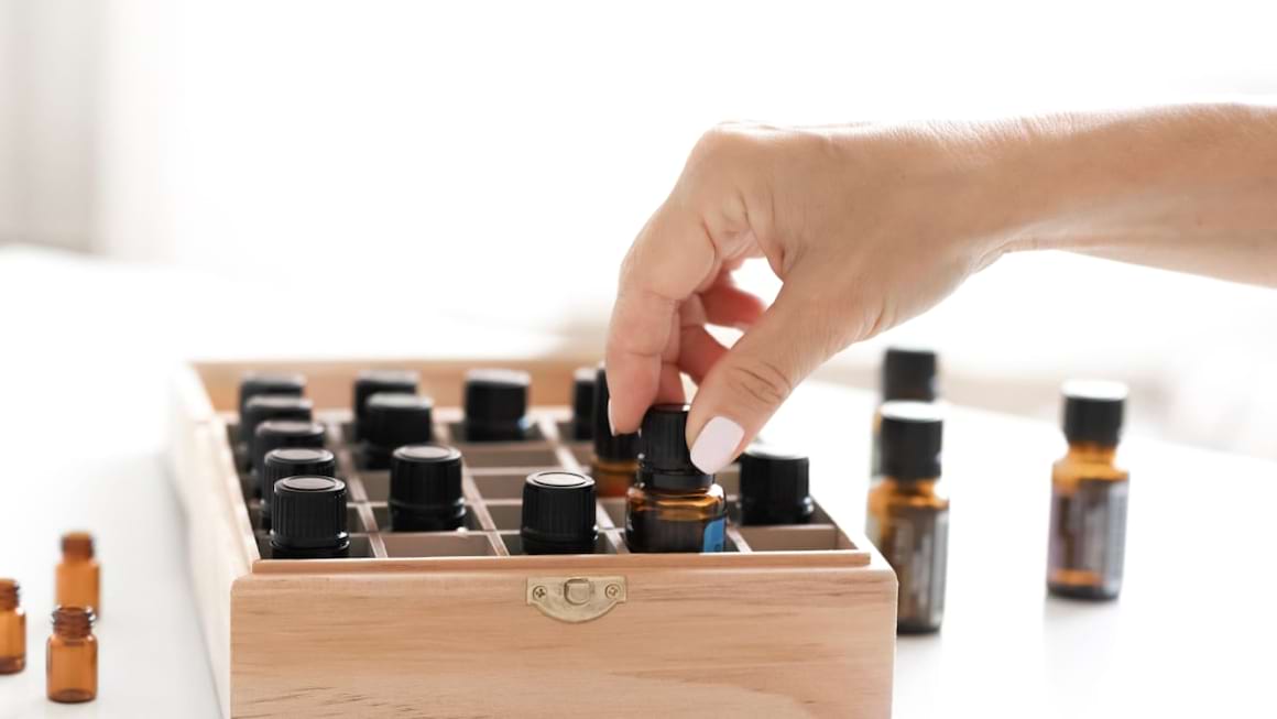 Aromaterapia cu uleiuri esentiale pure: elixirul care ne sustine sanatatea fizica si emotionala