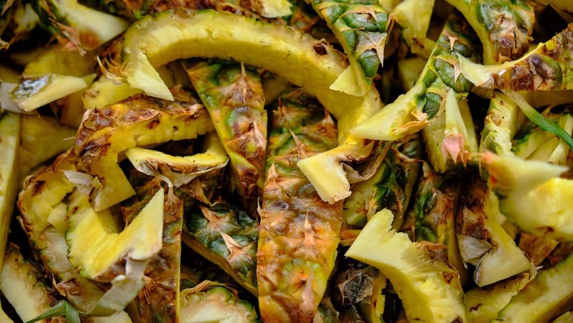 Arunci coaja de ananas? Iata 5 beneficii ale acesteia!